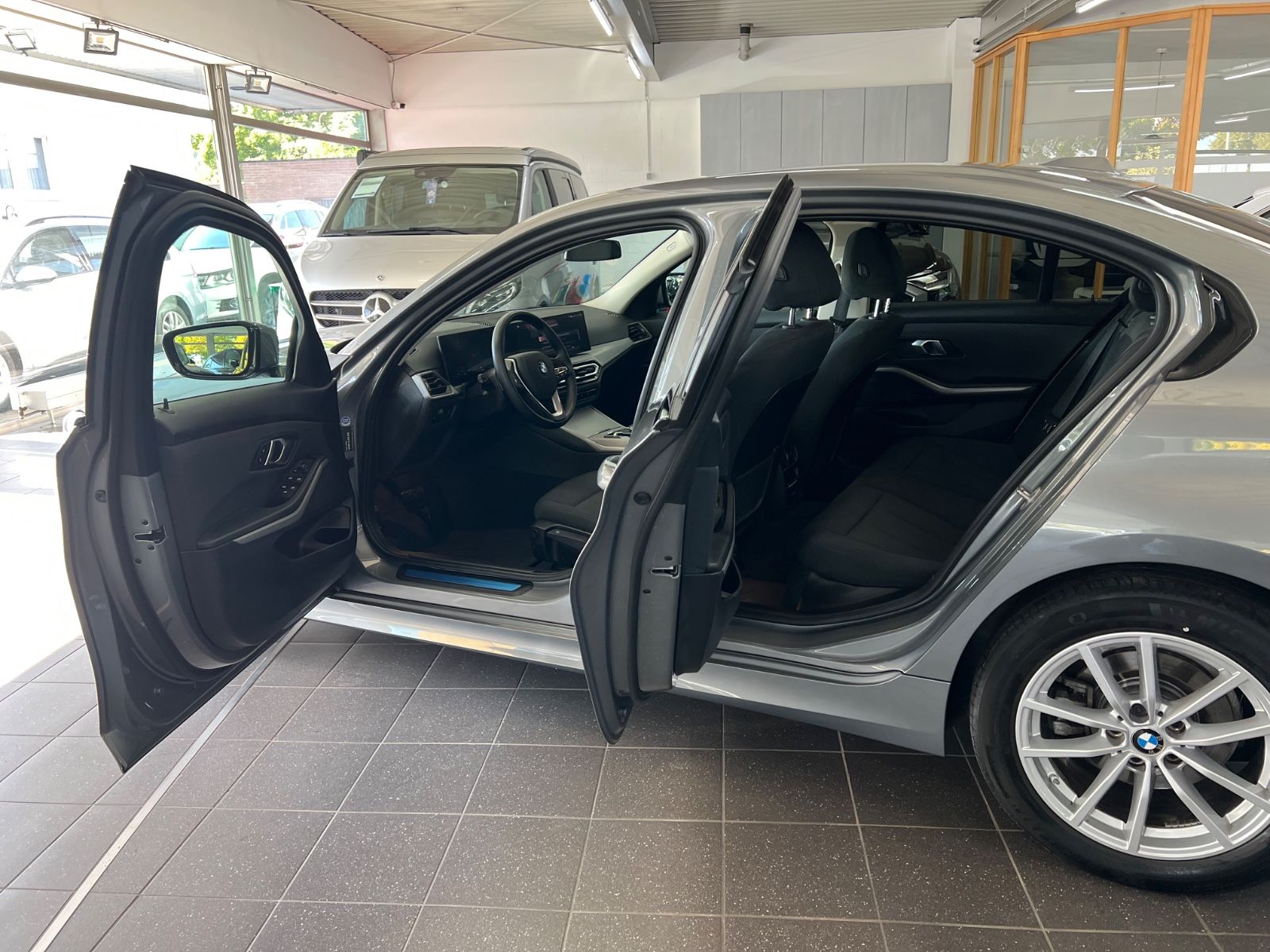 BMW 320d Lim. x Drive AHK+Driving Assist