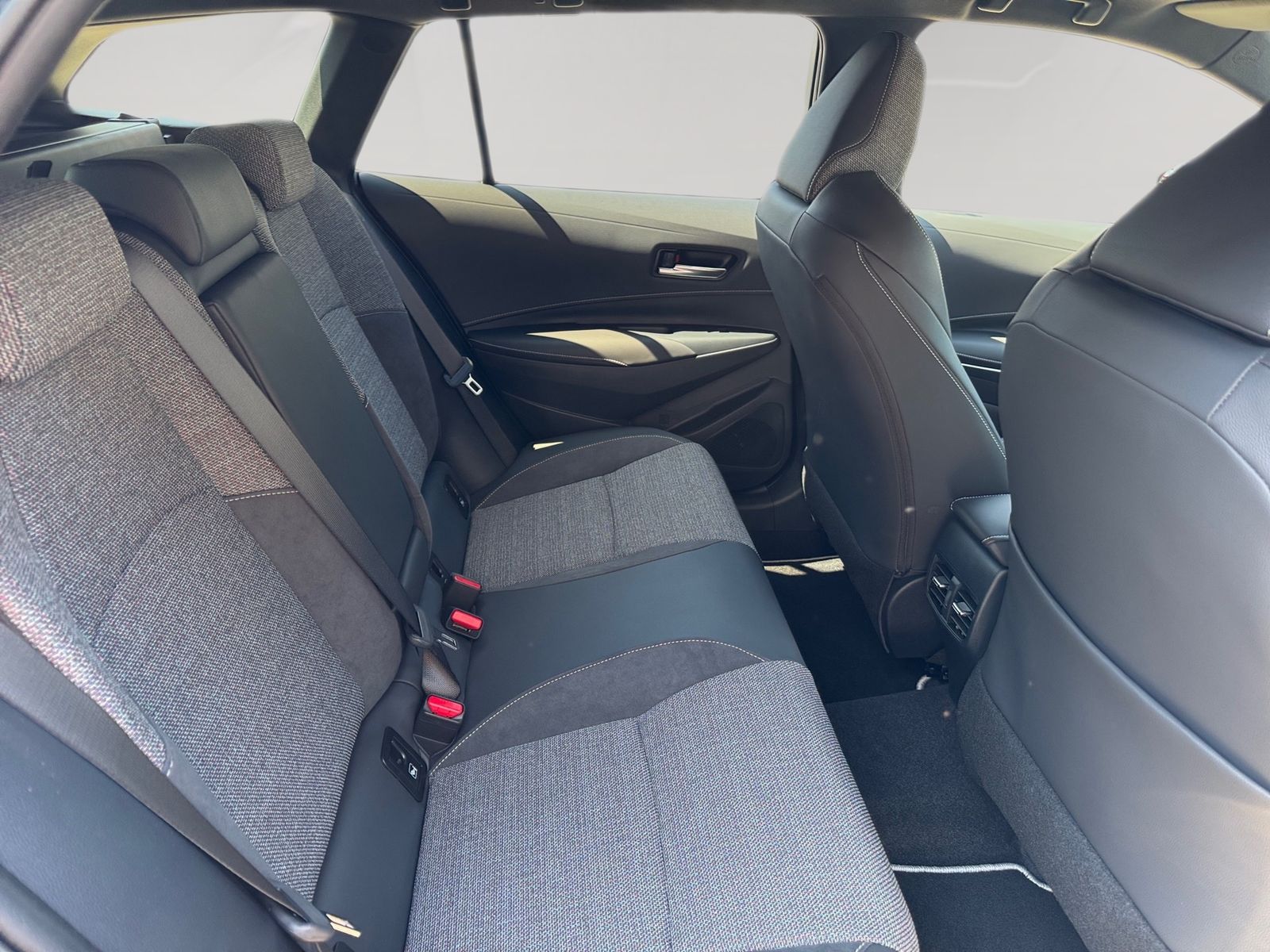Toyota Corolla 2.0 l Hybrid TS Teamplayer mit Technik-