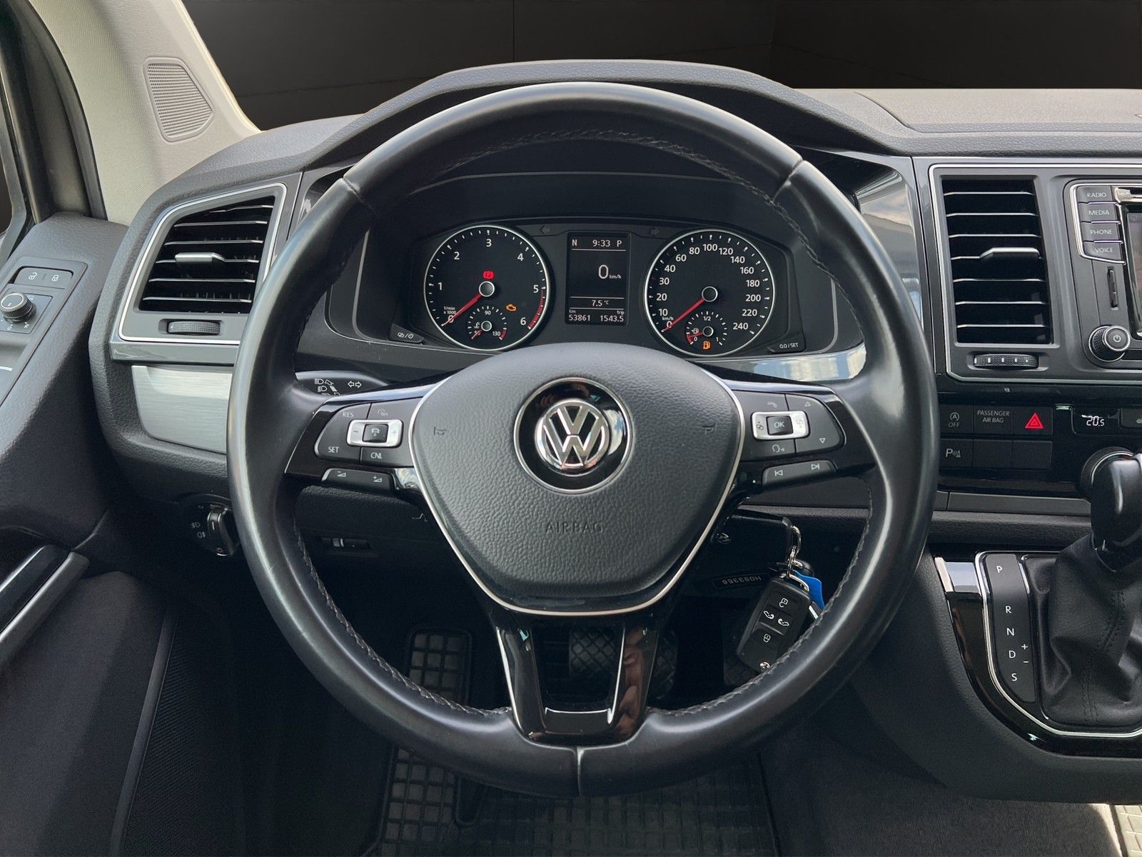 Volkswagen T6 Multivan 2.0 TDI 4M DSG - Samsaru's Car Outlet