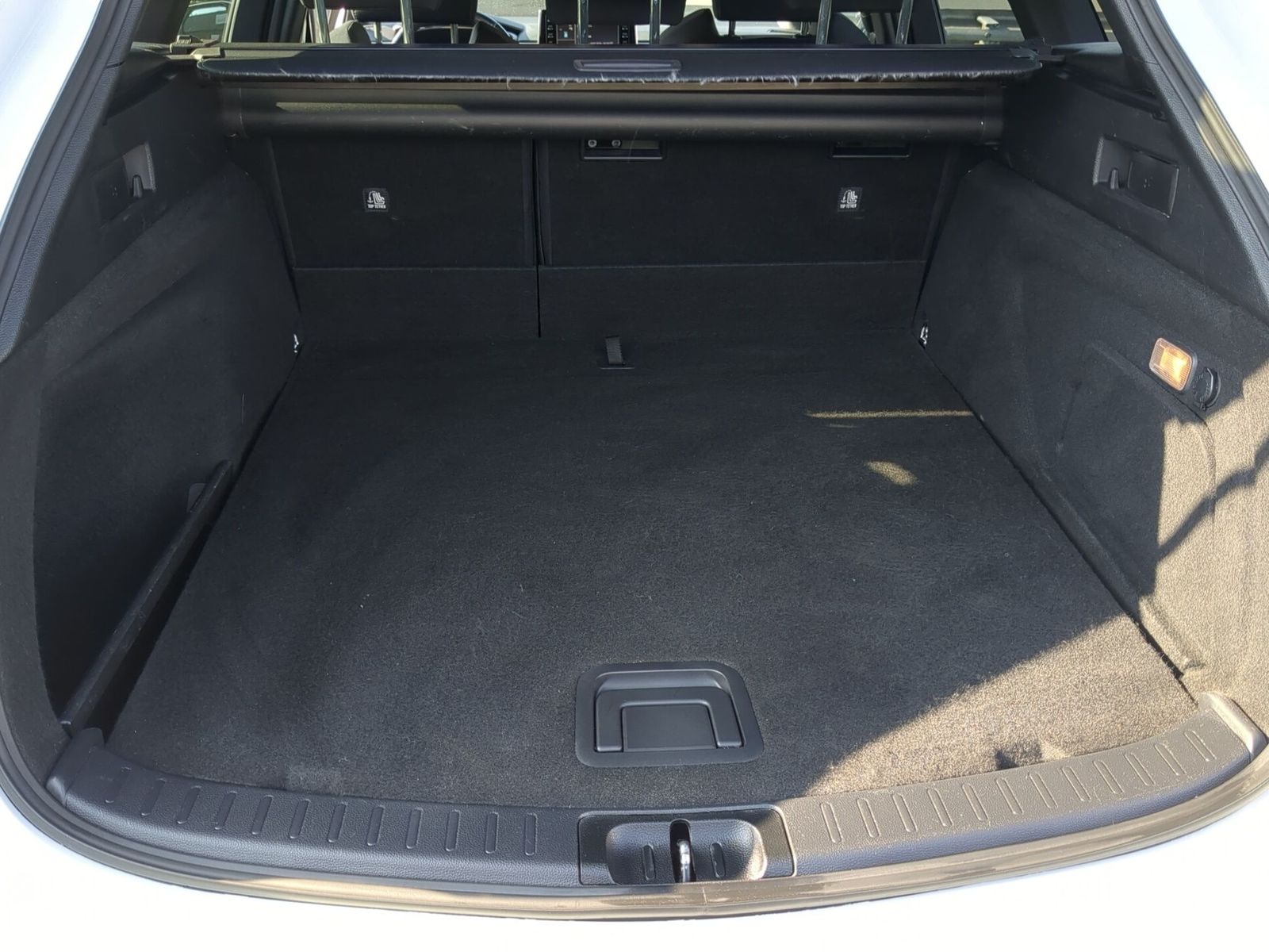 Toyota Corolla Touring Sports 2.0 Team - Samsaru's Car Outlet