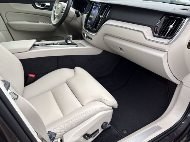 Volvo XC60 Inscription T6 AWD 19''LM Pano eStandhz AHK