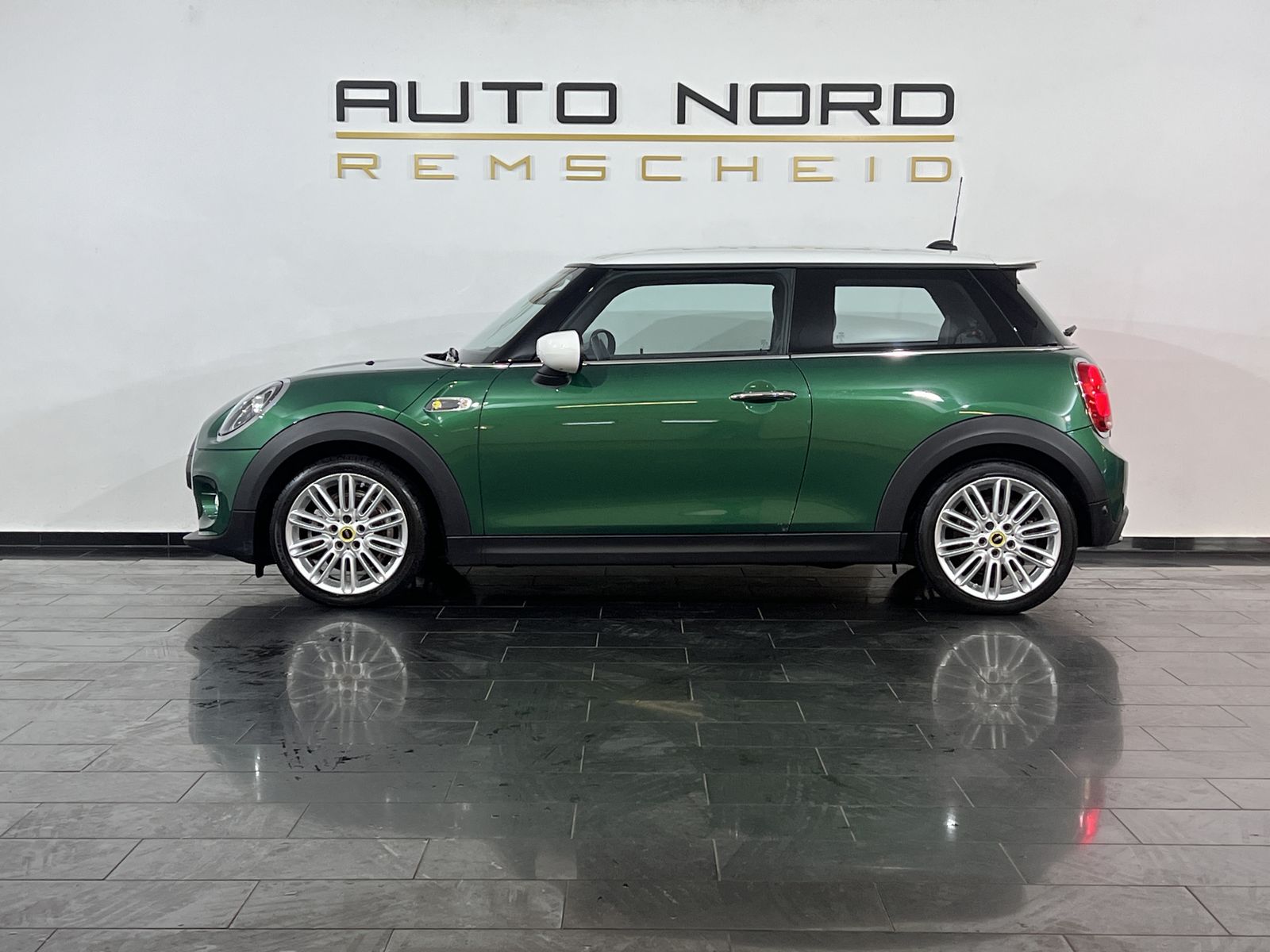 MINI Cooper SE Trim - Samsaru's Car Outlet