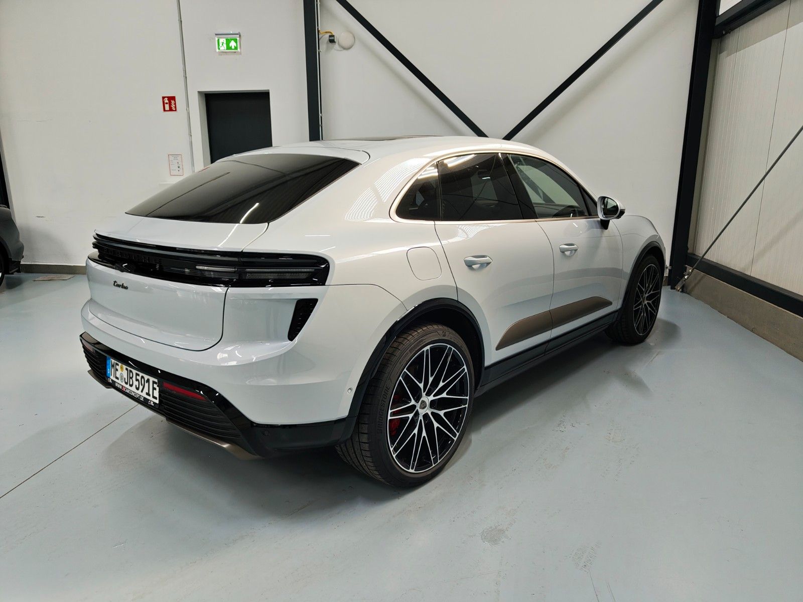 Porsche Macan Turbo Electric