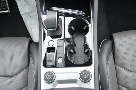 Volkswagen Touareg 3.0 V6 TDI R-Line Matrix Luft Nachtsicht