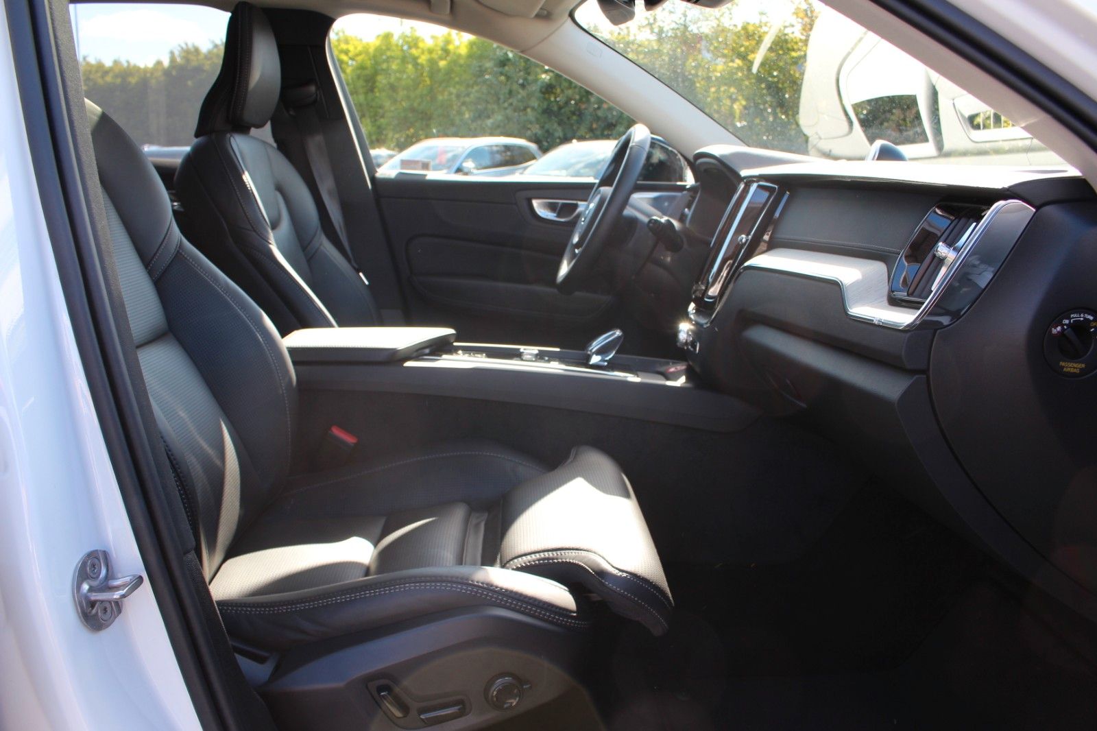 Volvo XC60 B5 Benzin Ultra Dark Massage Sitze