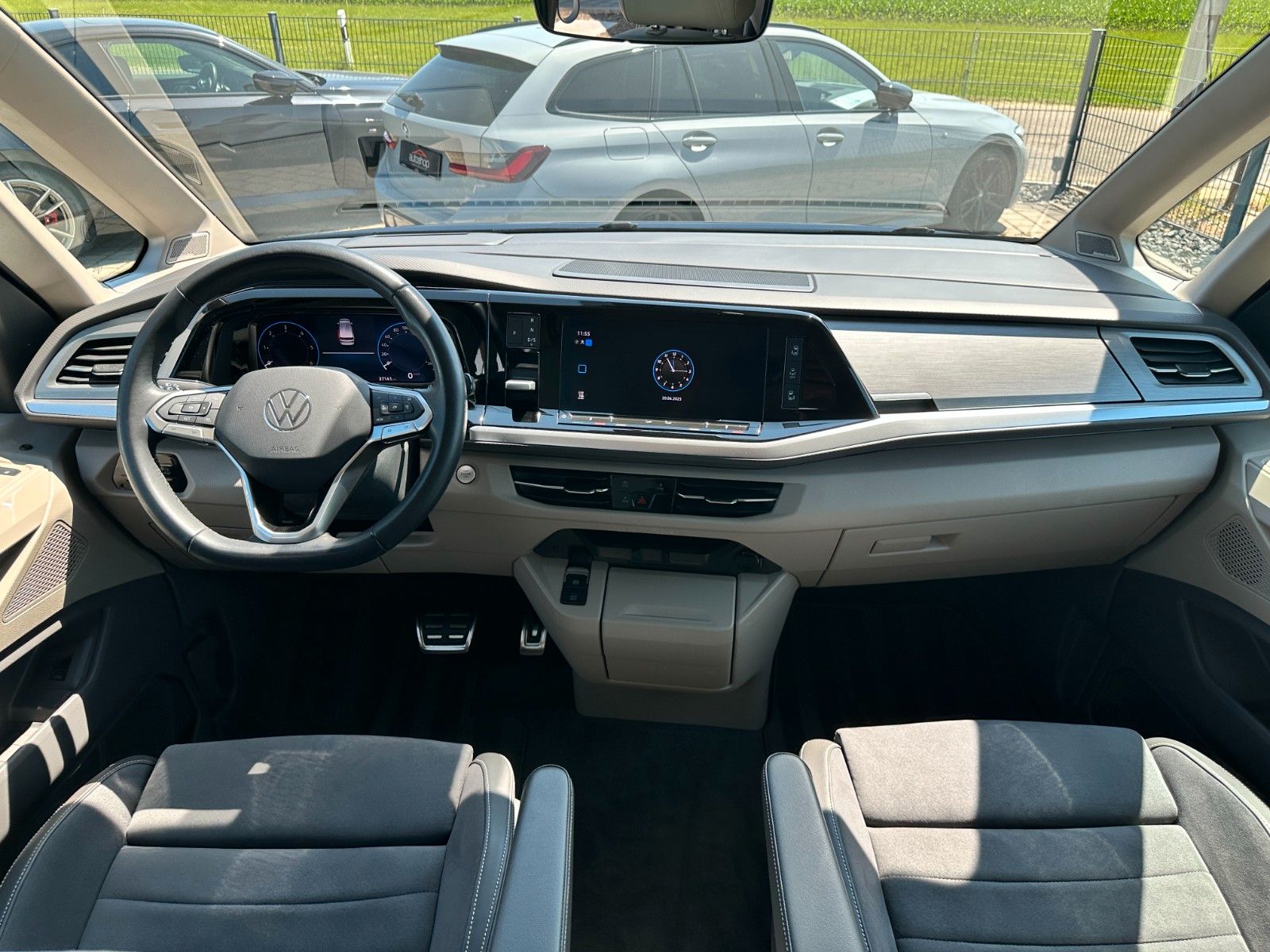 Volkswagen T7 Multivan 2.0 TDI - Samsaru's Car Outlet