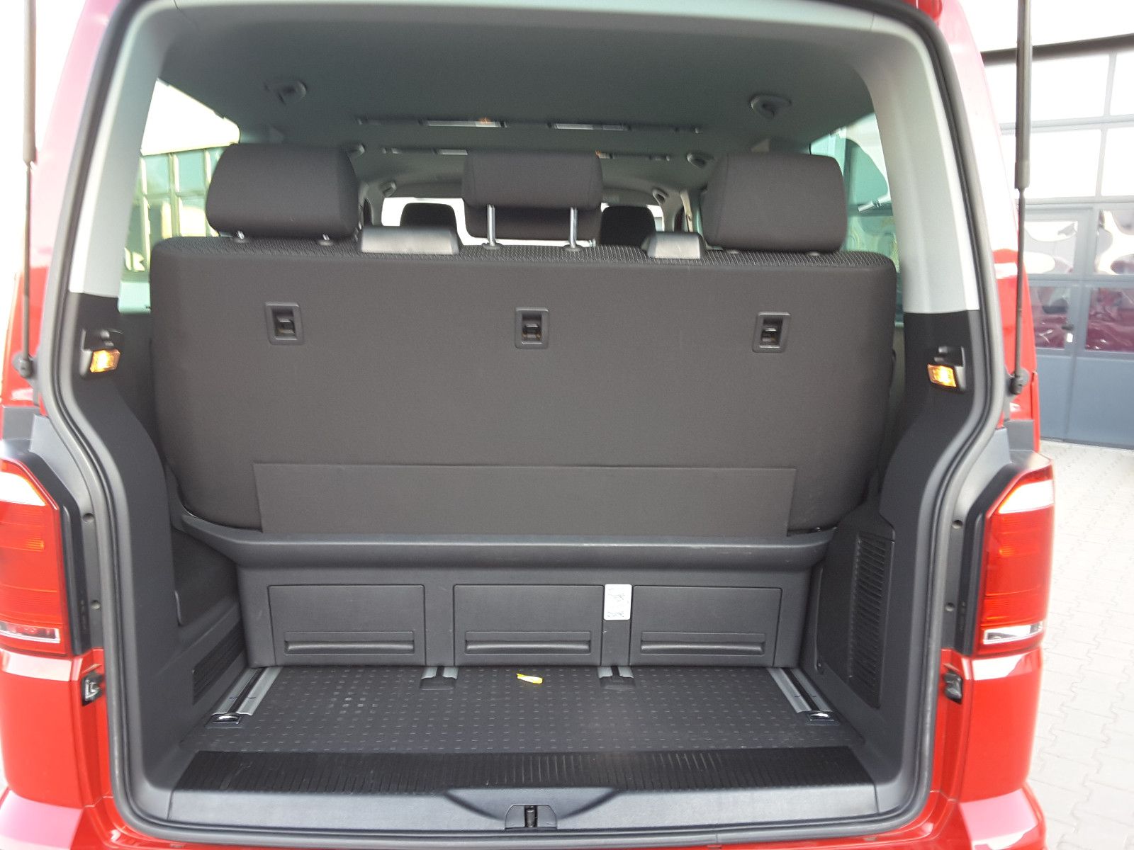 Volkswagen T6 Multivan 2.0 TDI DSG - Samsaru's Car Outlet