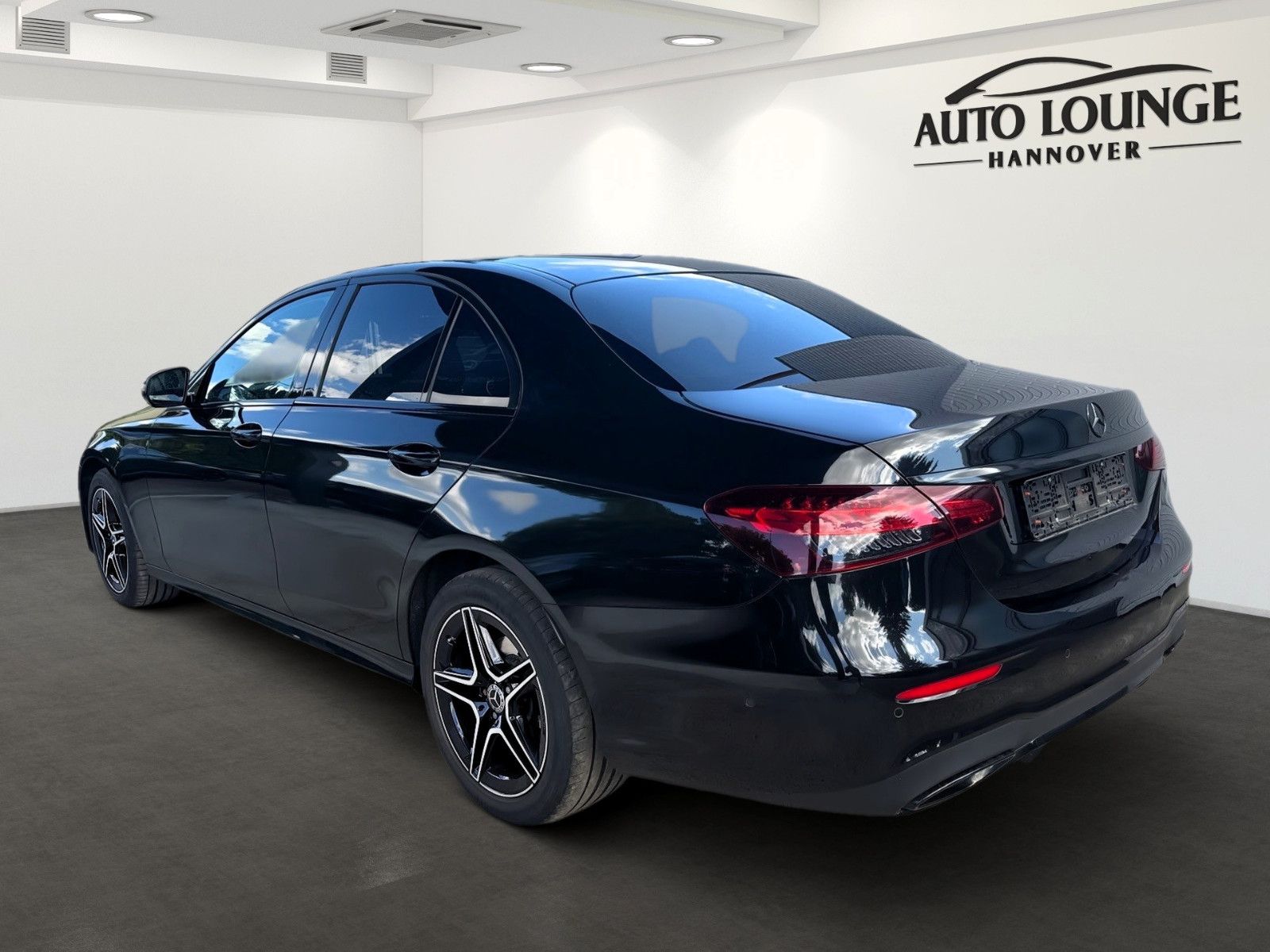 Mercedes-Benz E 220d 4MATIC AMG Line - Samsaru's Car Outlet