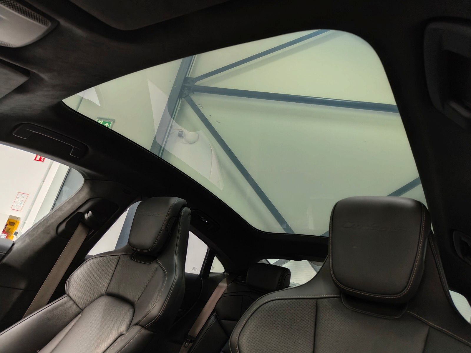 Porsche Taycan Turbo S Pano ActiveRide HUD UPE 247.250€