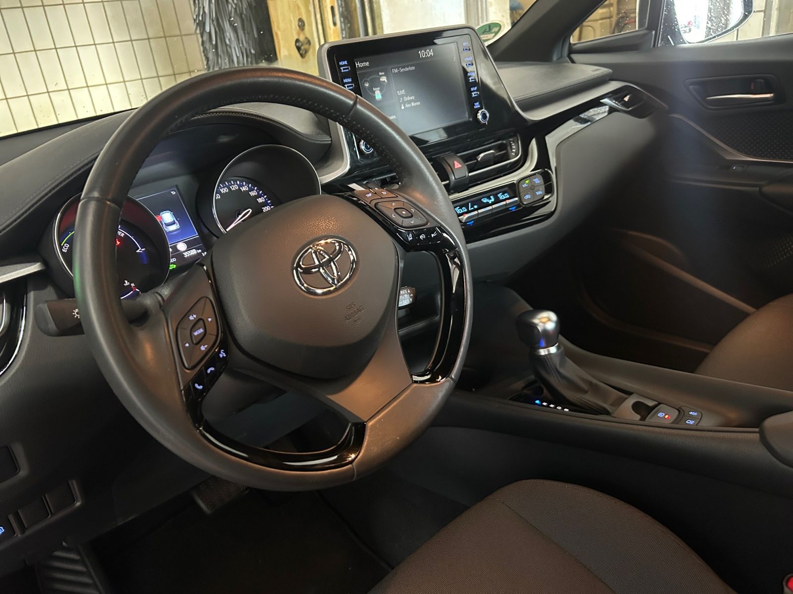 Toyota C-HR Hybrid 4x2 Flow - Samsaru's Car Outlet