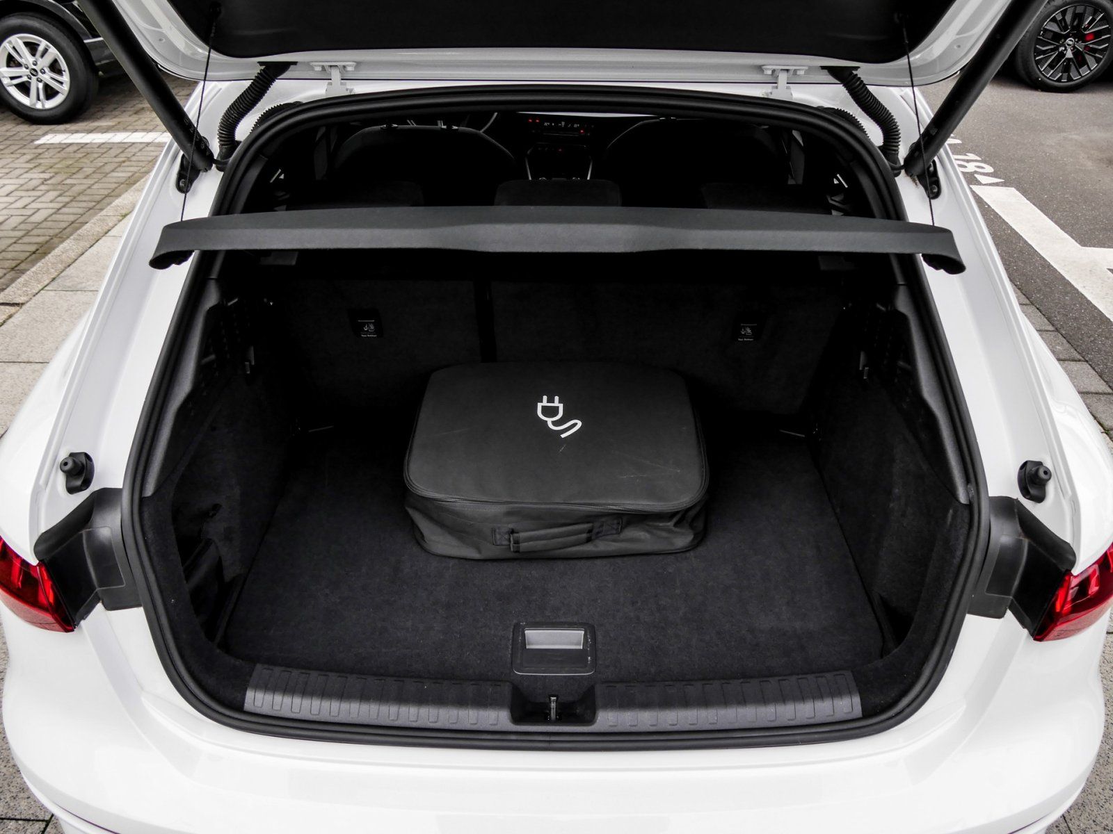 Audi A3 Sportback 40 HYBRID advanced PANO eKLAPPE LED