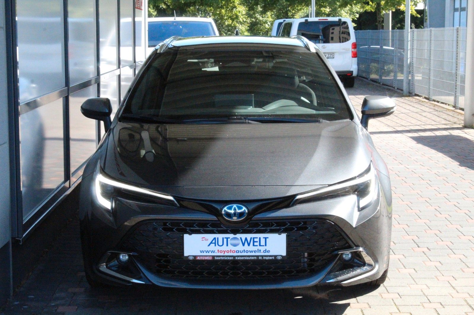 Toyota Corolla Touring Sports 1.8 Hybrid - Samsaru's Car Outlet