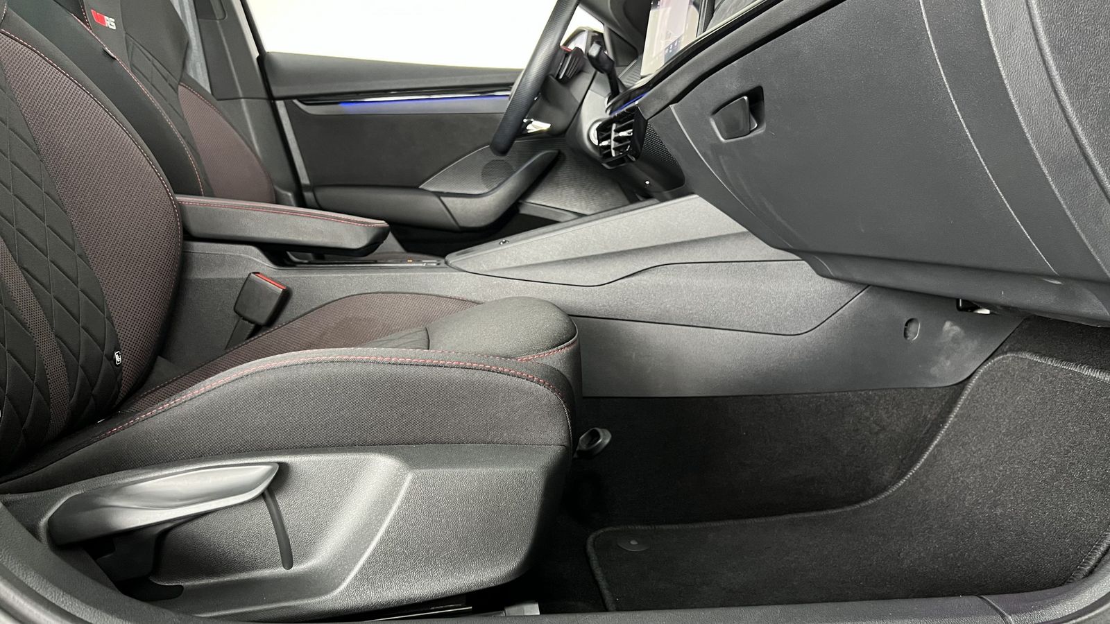 Skoda Octavia Combi RS First Edition - Samsaru's Car Outlet