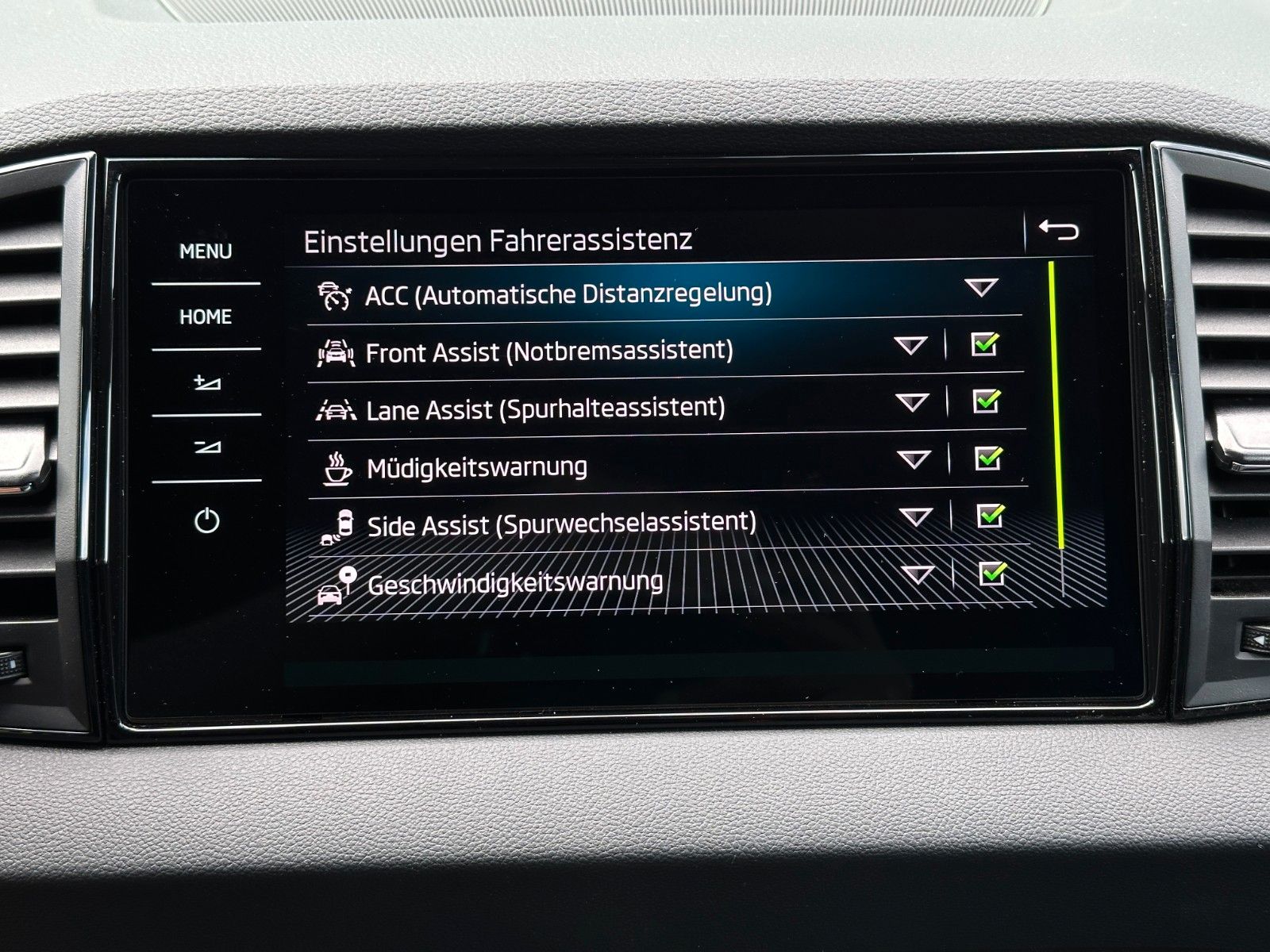 Skoda 150PS DSG Sportline NAVI ACC KAMERA eHK LM19"AHK