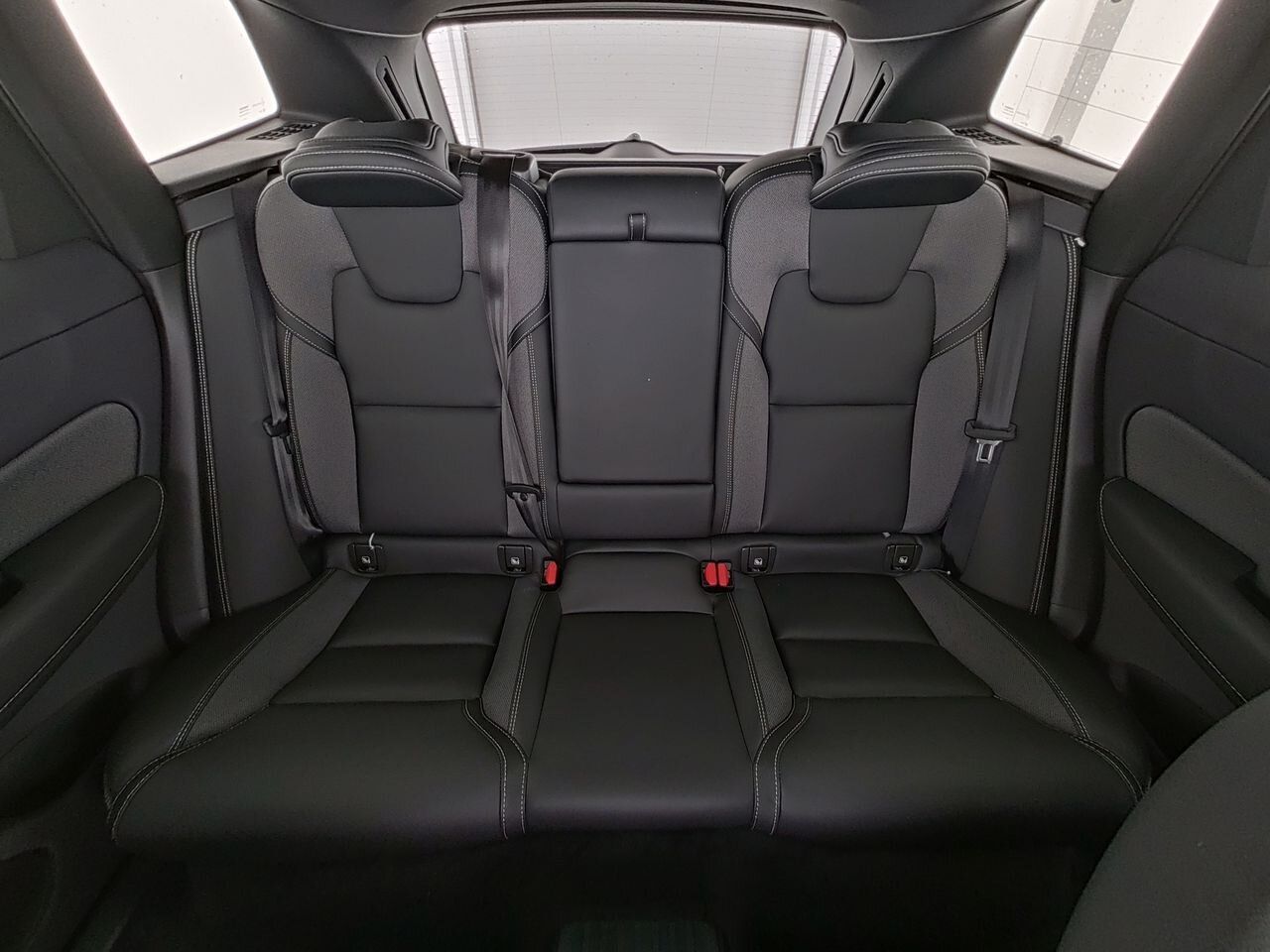 Volvo XC60 T6 AWD Ultra Black Ed. Plug-In |LED|NAVI|AH