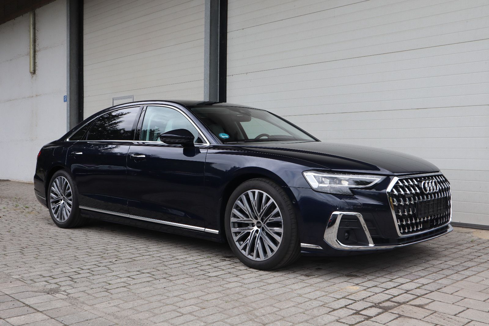 Audi A8L 60 TFSI e lang exclusive - Samsaru's Car Outlet