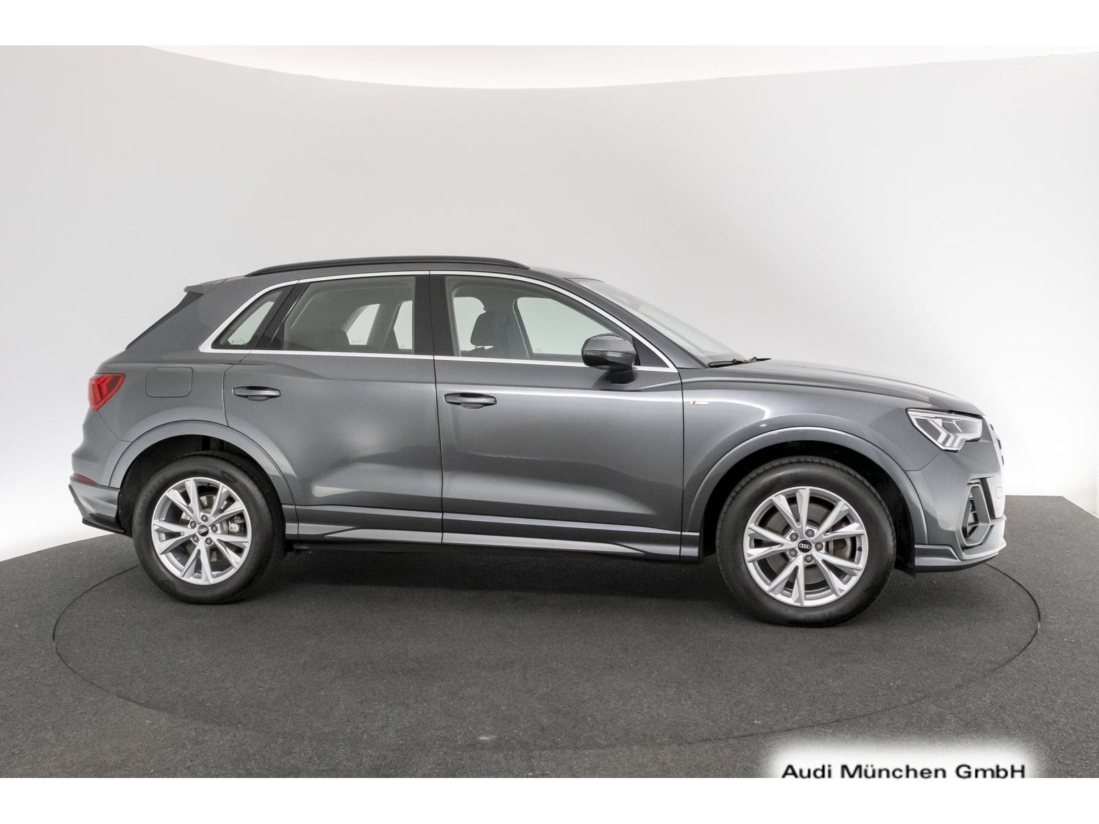 Audi Q3 45 TFSI qu. S tronic S line - Samsaru's Car Outlet
