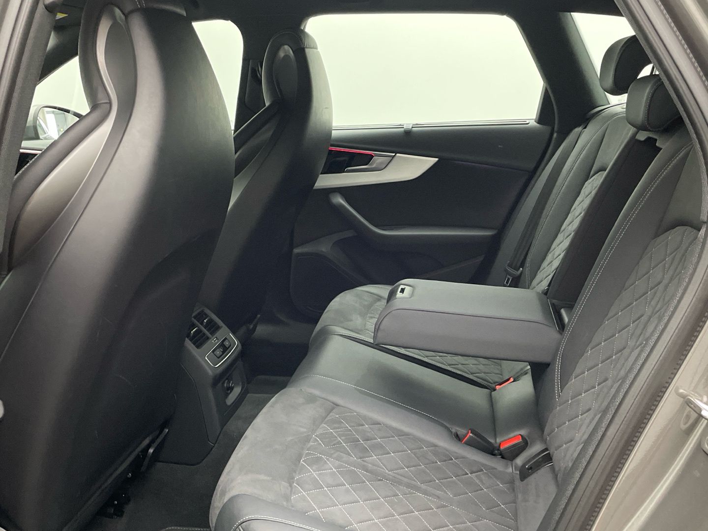 Audi A4 Avant 35 TDI S tronic - Samsaru's Car Outlet