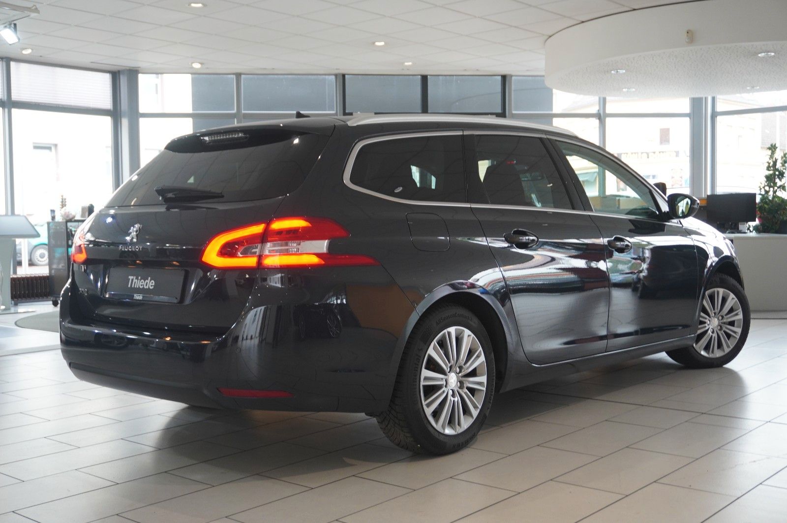 Peugeot 308 SW 1.5D ALLURE - Samsaru's Car Outlet