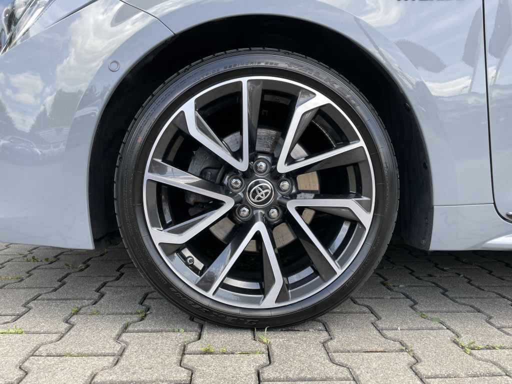 Toyota Corolla 2.0 Hybrid Touring Sports Lounge - Samsaru's Car Outlet