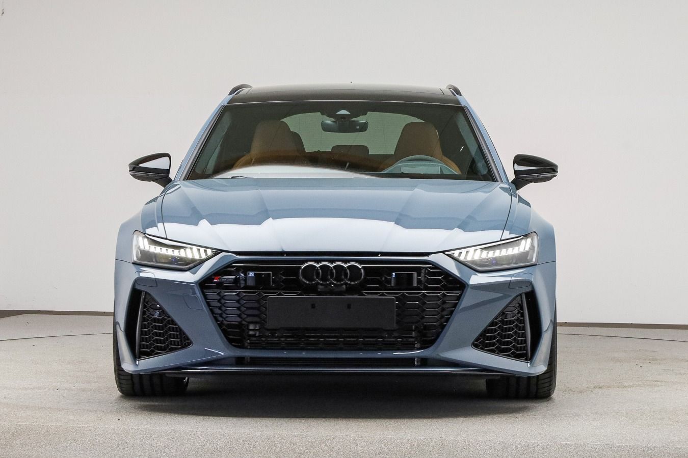 Audi RS 6 Avant HUP*KERAMIK*305KMH*LASER*AHK*PANO
