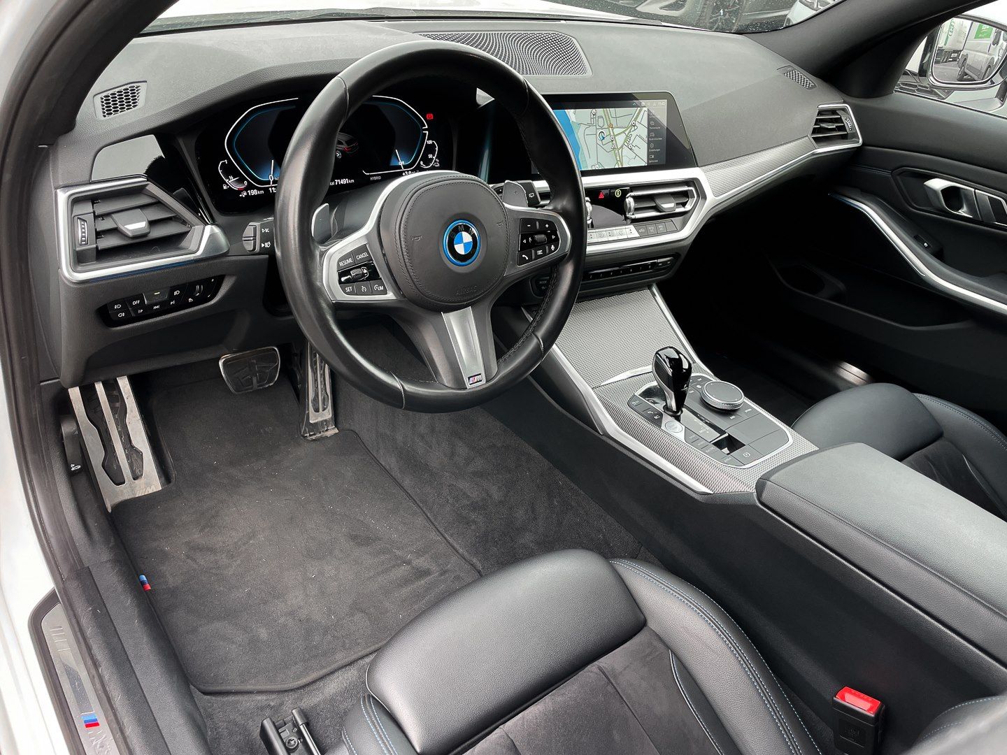 BMW 330e Touring M Sport - Samsaru's Car Outlet