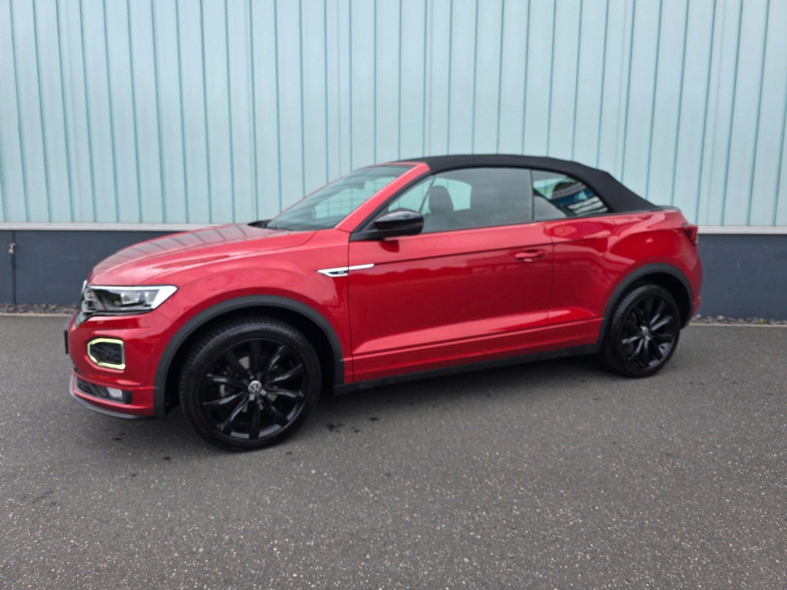 Volkswagen T-Roc R-Line Black - Samsaru's Car Outlet