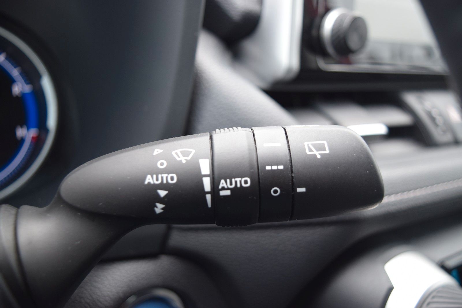 Toyota RAV4 Hybrid 4x2 Club - Samsaru's Car Outlet