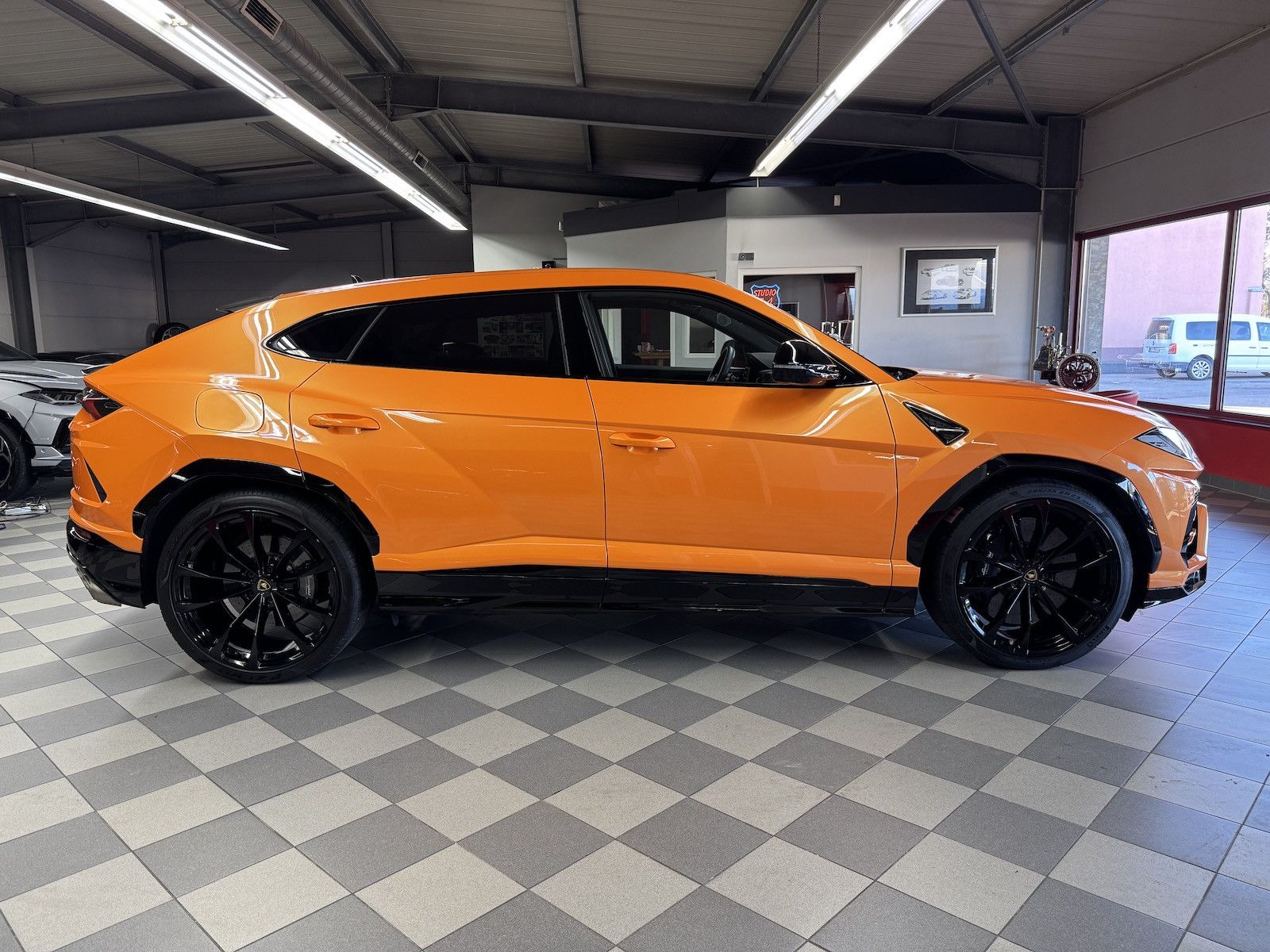 Lamborghini Urus Dt.Auto - Samsaru's Car Outlet