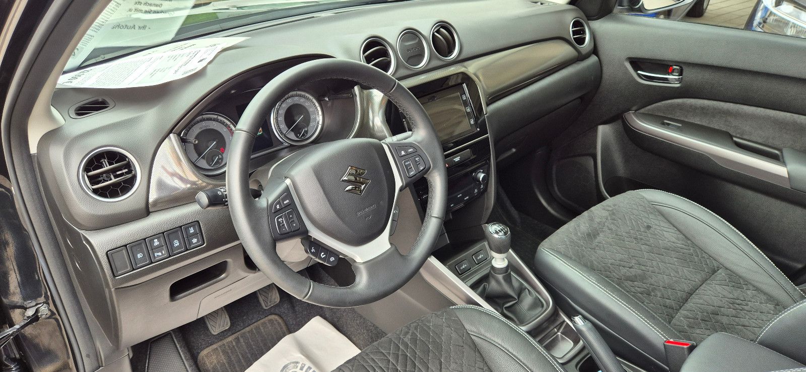 Suzuki Vitara 1.4 BOOSTERJET Hybrid Comfort+ - Samsaru's Car Outlet