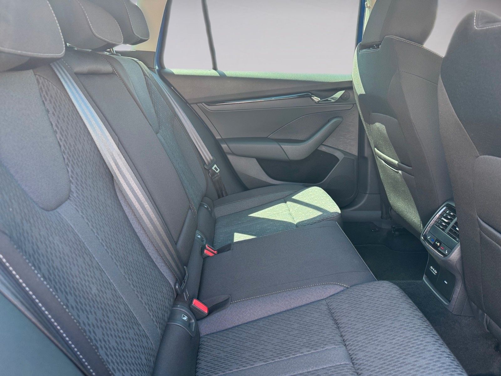 Skoda Octavia Combi Ambition 1.0 eTSI - Samsaru's Car Outlet