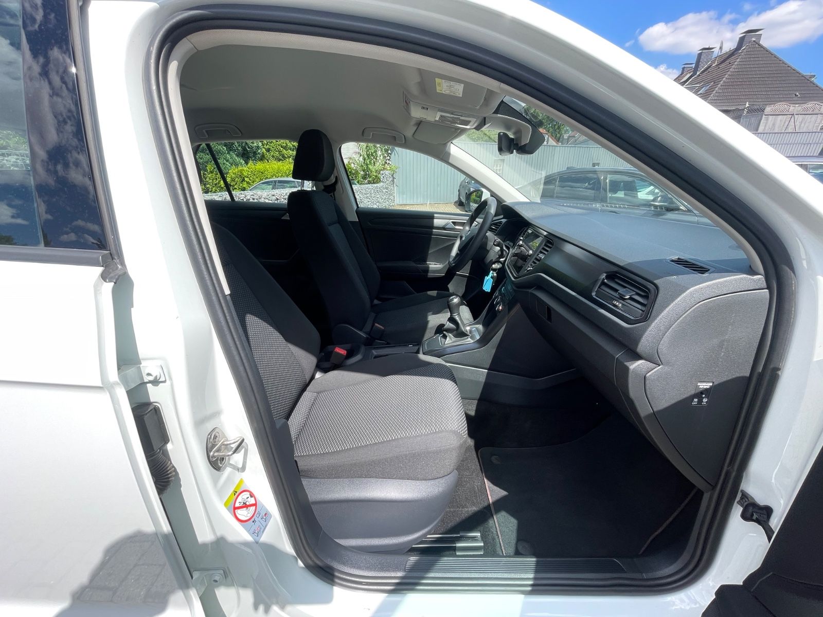 Volkswagen T-Roc - Samsaru's Car Outlet
