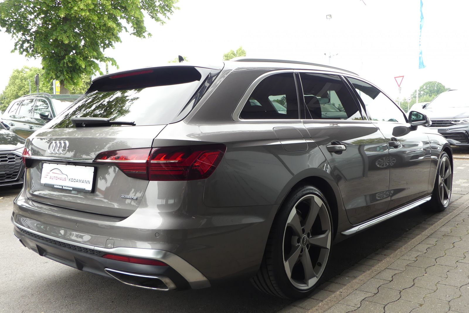 Audi A4 40 TFSI quattro S-Line - Samsaru's Car Outlet