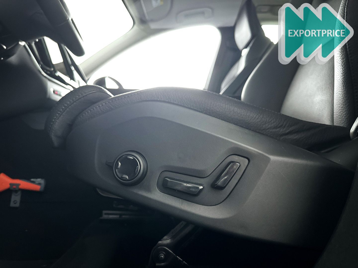 Volvo XC60 T6 Plug-in hybrid AWD Plus Dark | panorama