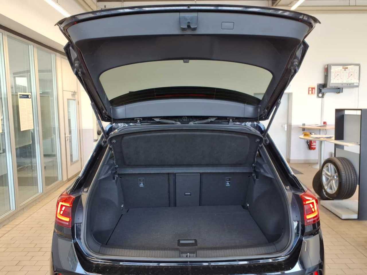 Volkswagen T-ROC R-Line 2.0TDI - Samsaru's Car Outlet