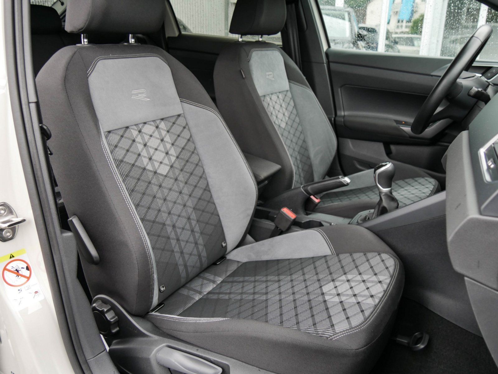Volkswagen Taigo 1.0 TSI R-Line - Samsaru's Car Outlet
