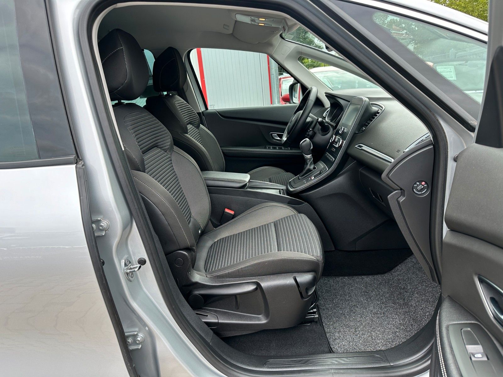Renault Grand Scenic 160 EDC - Samsaru's Car Outlet