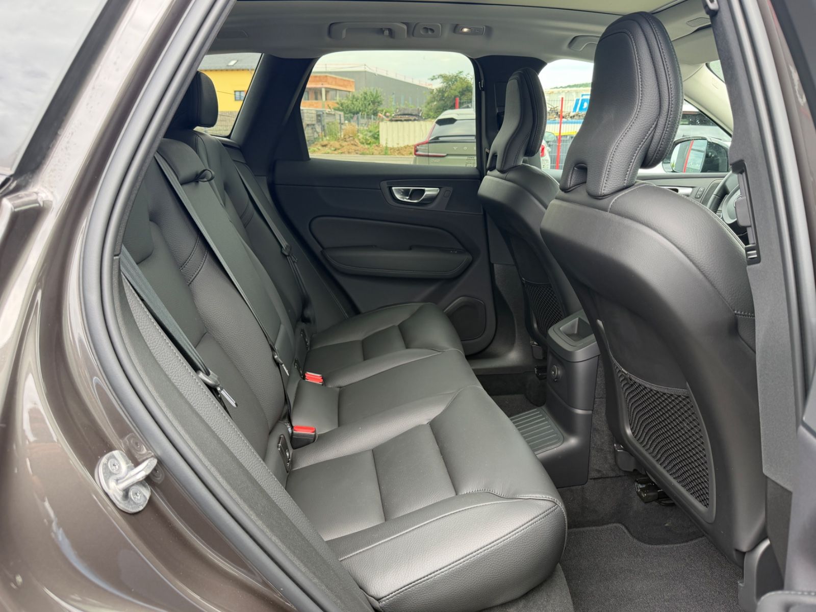 Volvo XC60 T8 Ultimate Dark Recharge HEICO V-Max offen