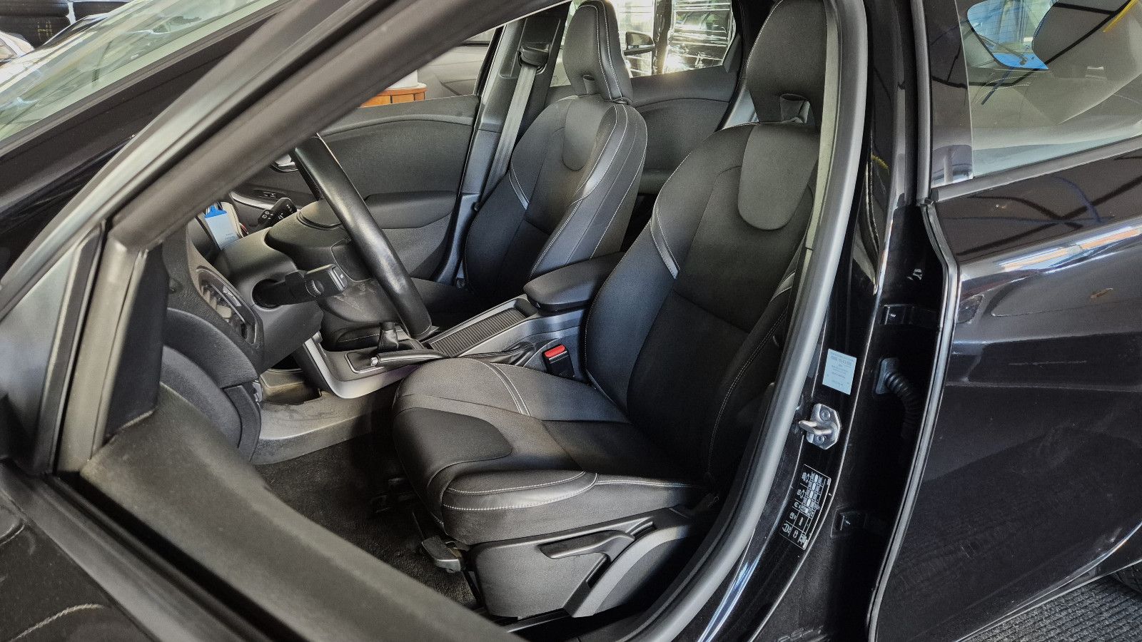 Volvo V40 Kinetic/LED/Navi/PTS/RFK/SHZ/Temp