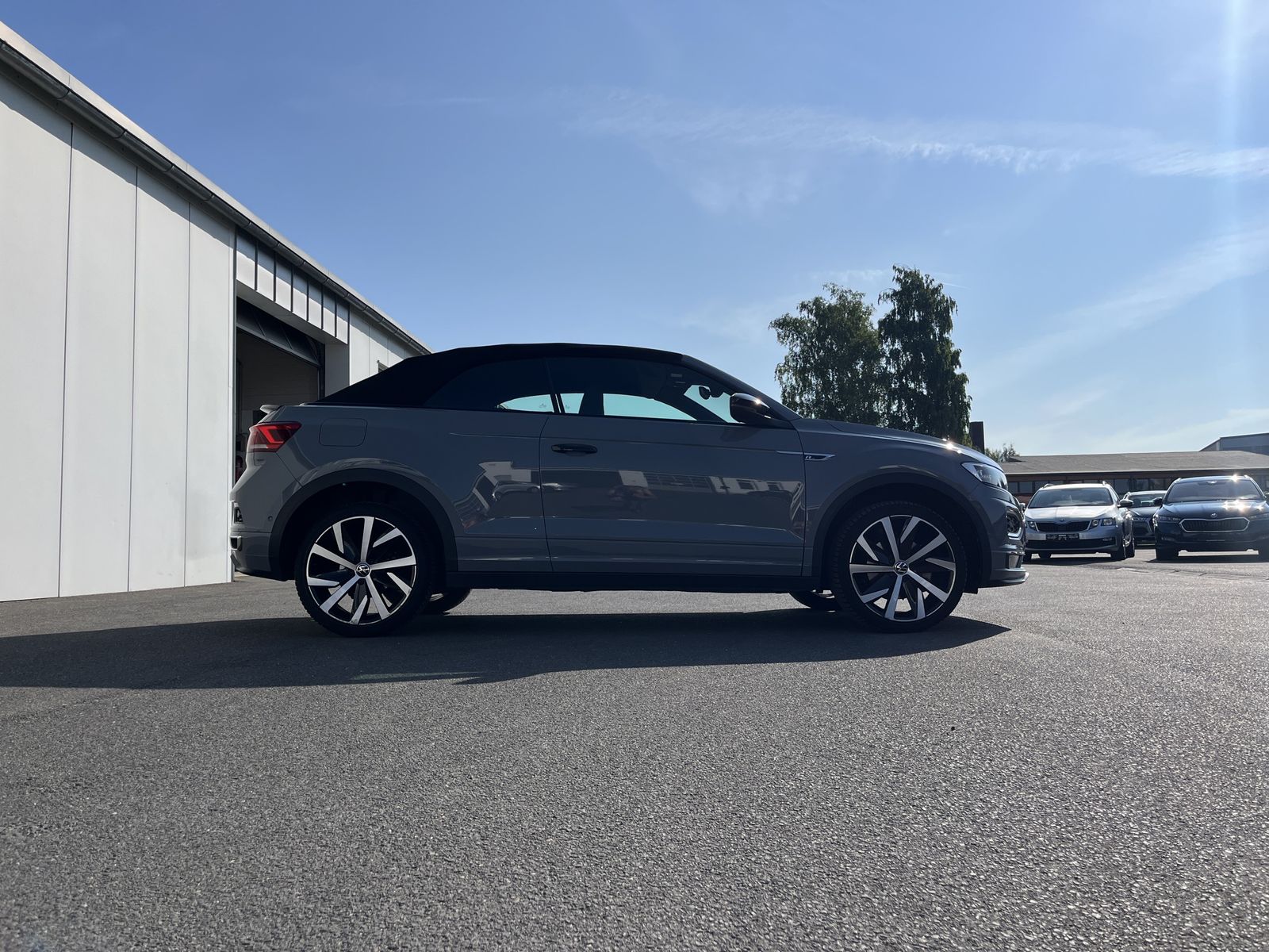 Volkswagen T-Roc 1.5 TSI R-Line - Samsaru's Car Outlet