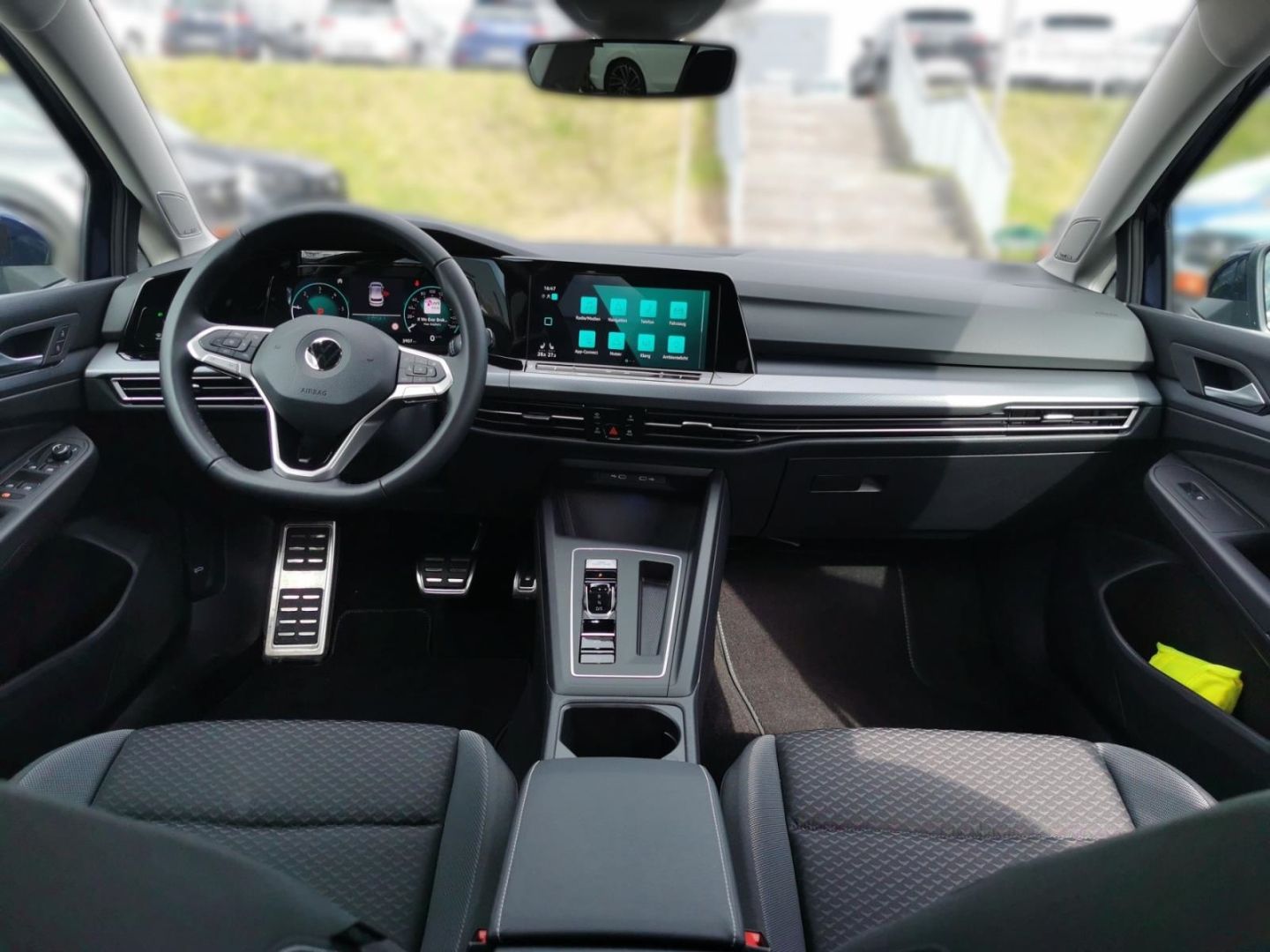 Volkswagen Golf 8 VIII Active 2.0 TDI - Samsaru's Car Outlet