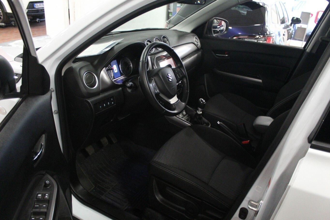 Suzuki Vitara 1.4 Boosterjet Comfort Hybrid - Samsaru's Car Outlet