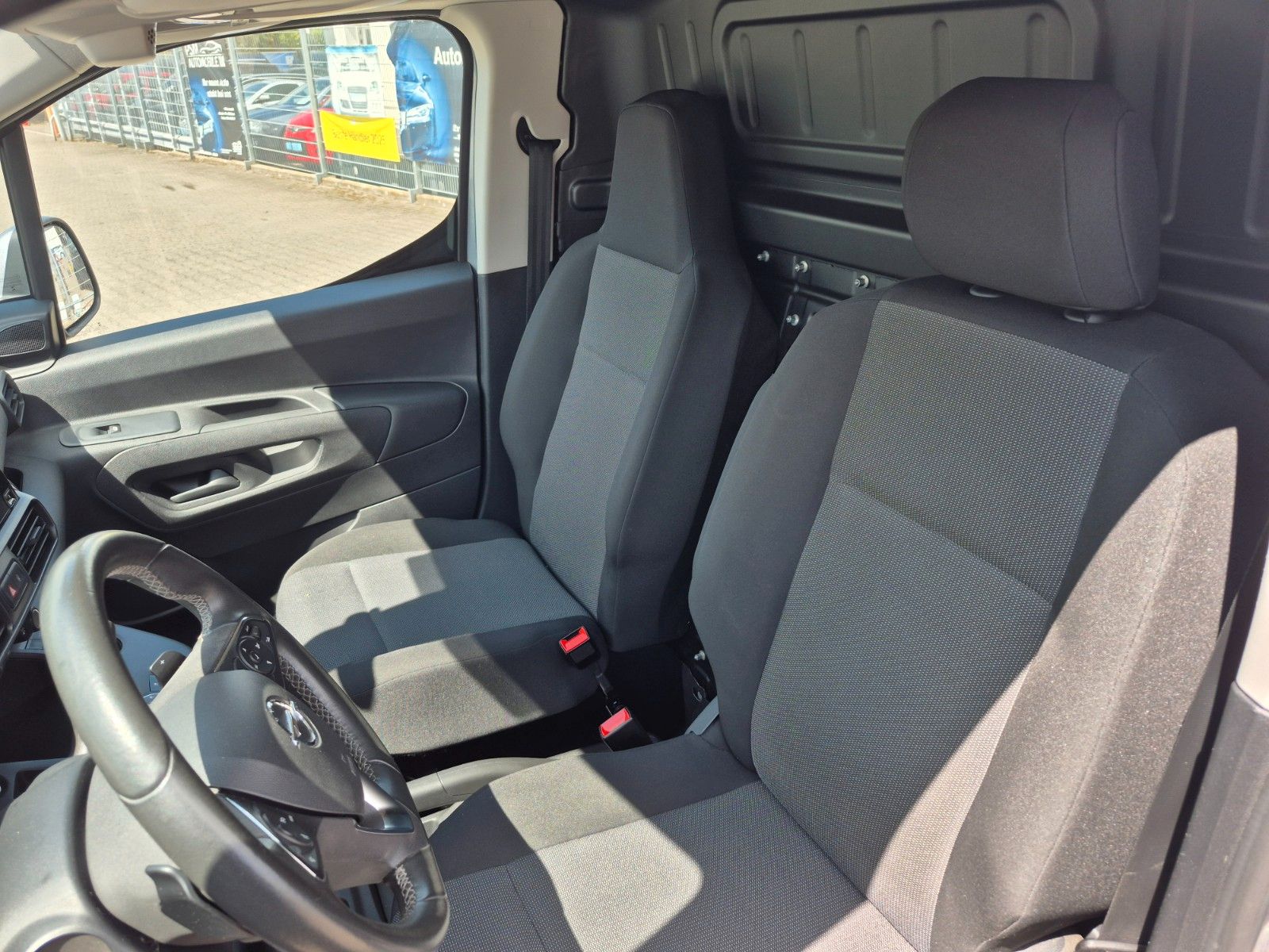 Opel Combo E Cargo Edition - Samsaru's Car Outlet