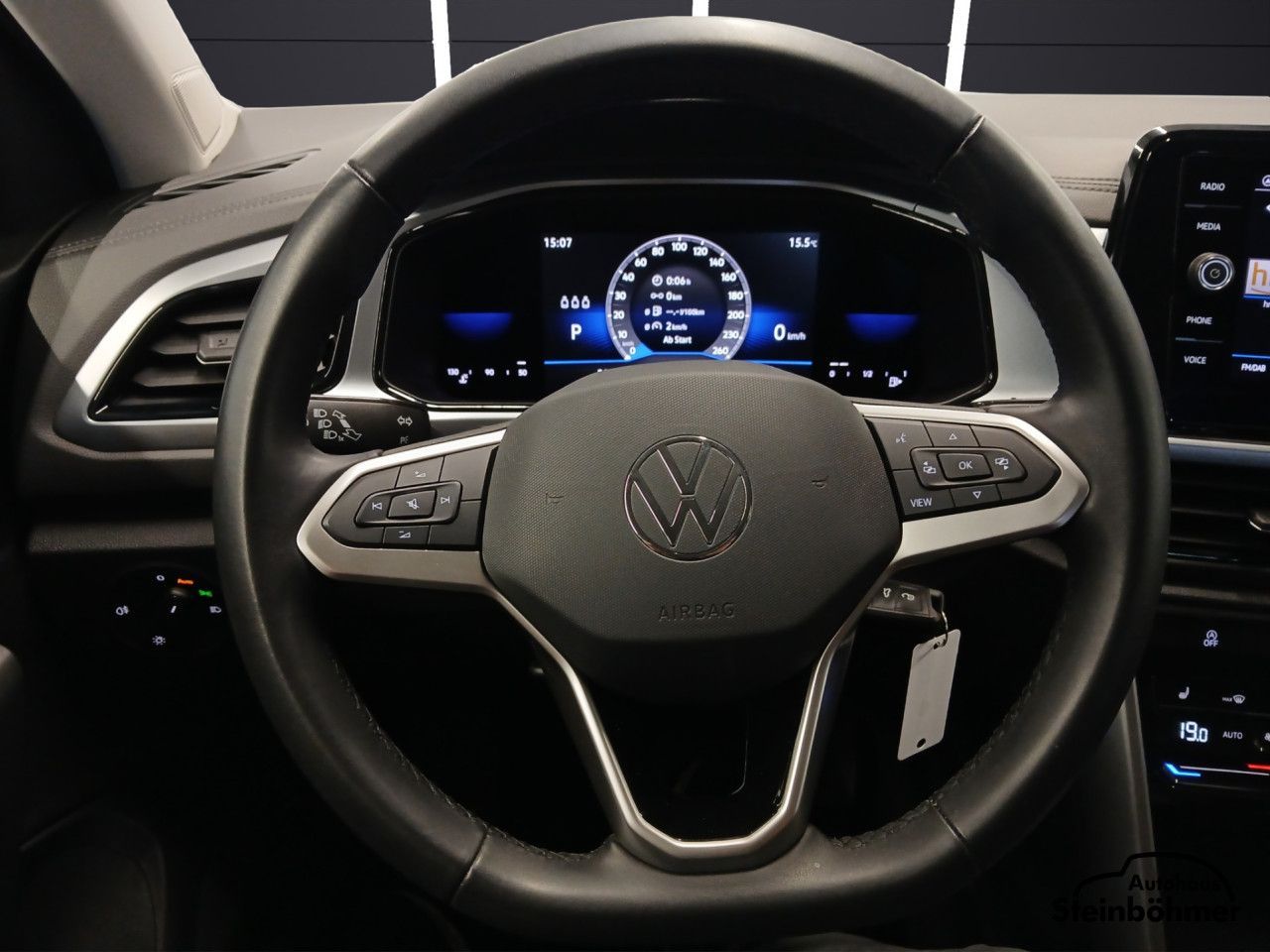 Volkswagen T-ROC Life 1.5TSI DSG - Samsaru's Car Outlet