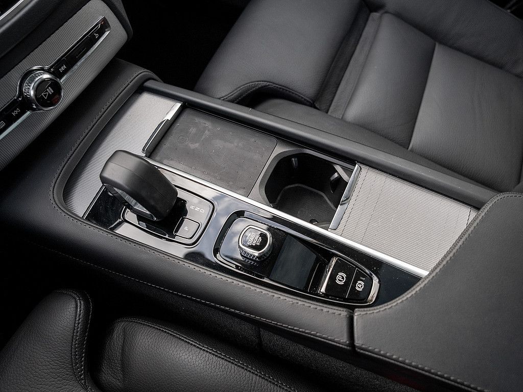 Volvo XC90 T8 AWD Plus Dark Panorama, AHK