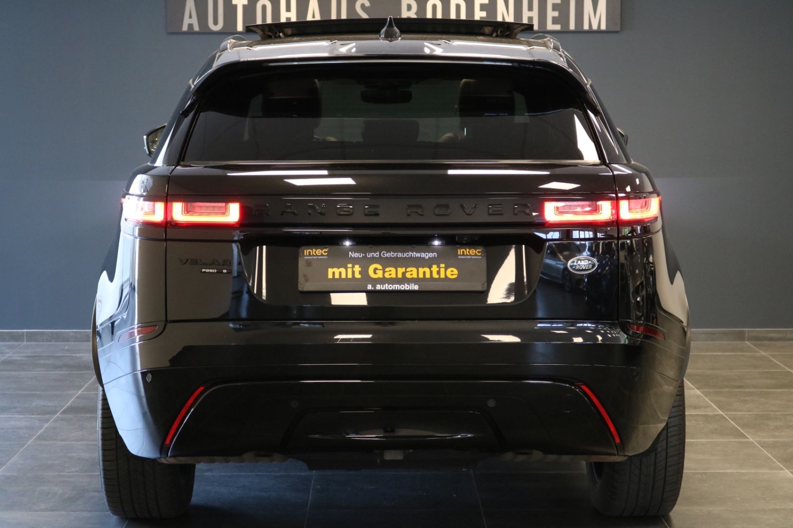 Range Rover Velar R-Dynamic - Samsaru's Car Outlet
