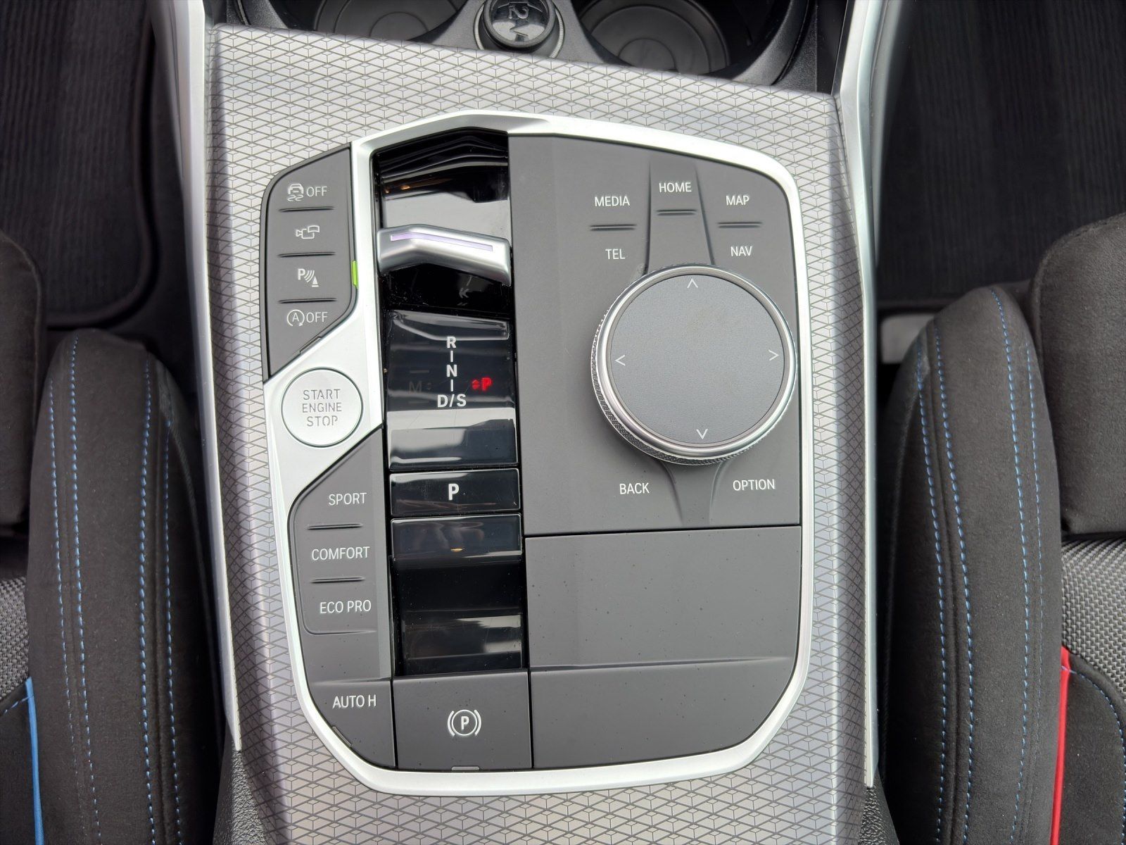 BMW 320i Limousine M-Sport Head-Up Glasdach DrivAss.