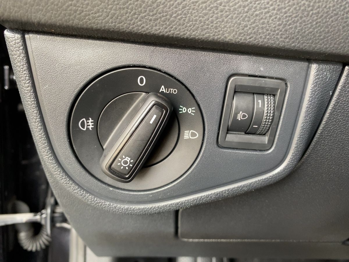 Volkswagen Polo VI Comfortline - Samsaru's Car Outlet
