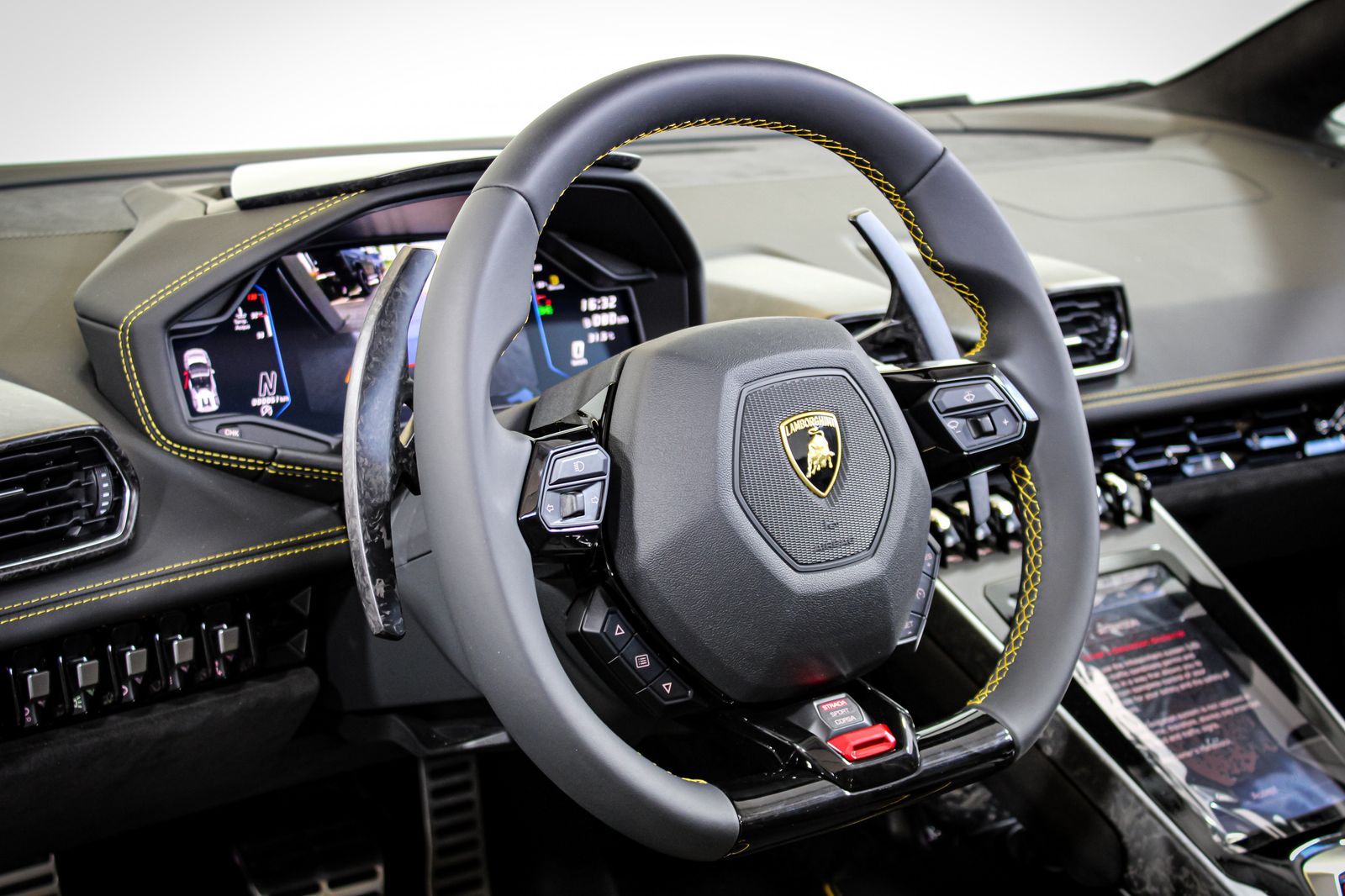 Lamborghini Huracán EVO Spyder - Samsaru's Car Outlet