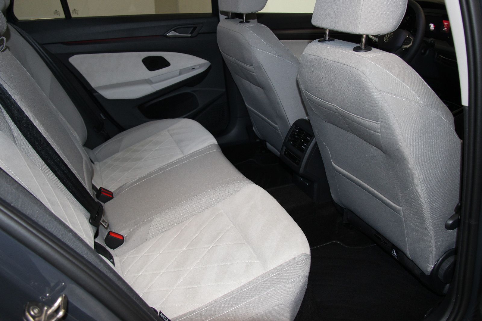 Volkswagen Golf 8 Var.Style 2.0 TDI DSG - Samsaru's Car Outlet